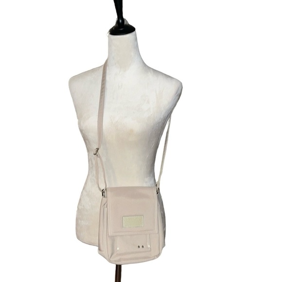 Classics Authentic Issue women’s crossbody bag in khaki - Picture 1 of 12